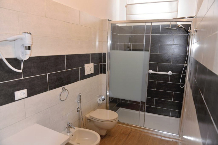 bagno del monolocale Spinazza del Residence del Tellaro di Noto