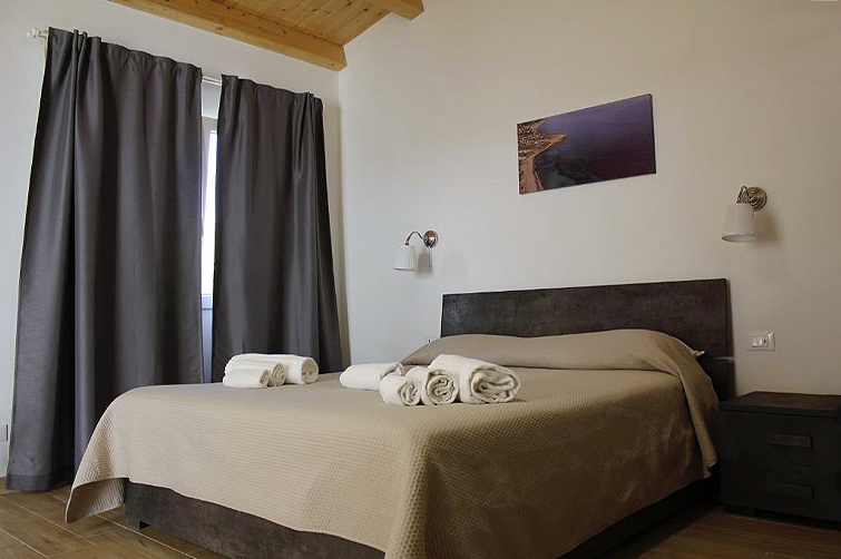 zona notte del monolocale Spinazza del Residence del Tellaro di Noto